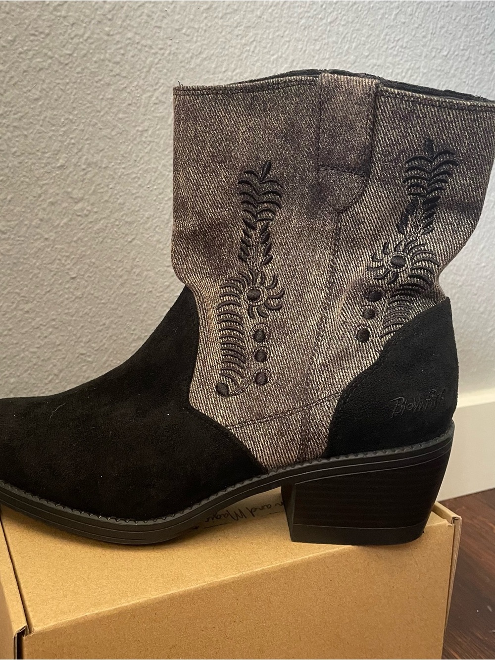 Blowfish Two-Tone Black and Gray Embroidered Western Ankle Boots Size 9